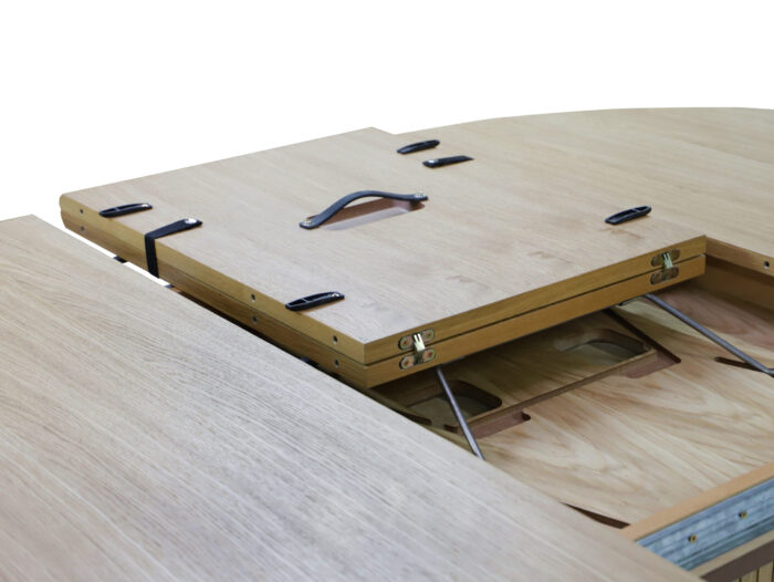 Solider, unverwechselbarer Klapptisch HELIOS