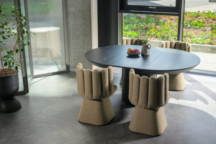 Solider, unverwechselbarer Klapptisch HELIOS