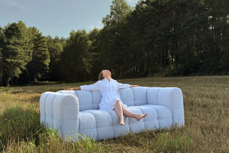 Schlafsofa im Wohnzimmer – so schaffen Sie mehr Platz