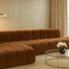 Luxus-Ecksofa, luxuriöses modulares Premium-Sofa im Veloursstoff Salvador GRAND L mit Hocker